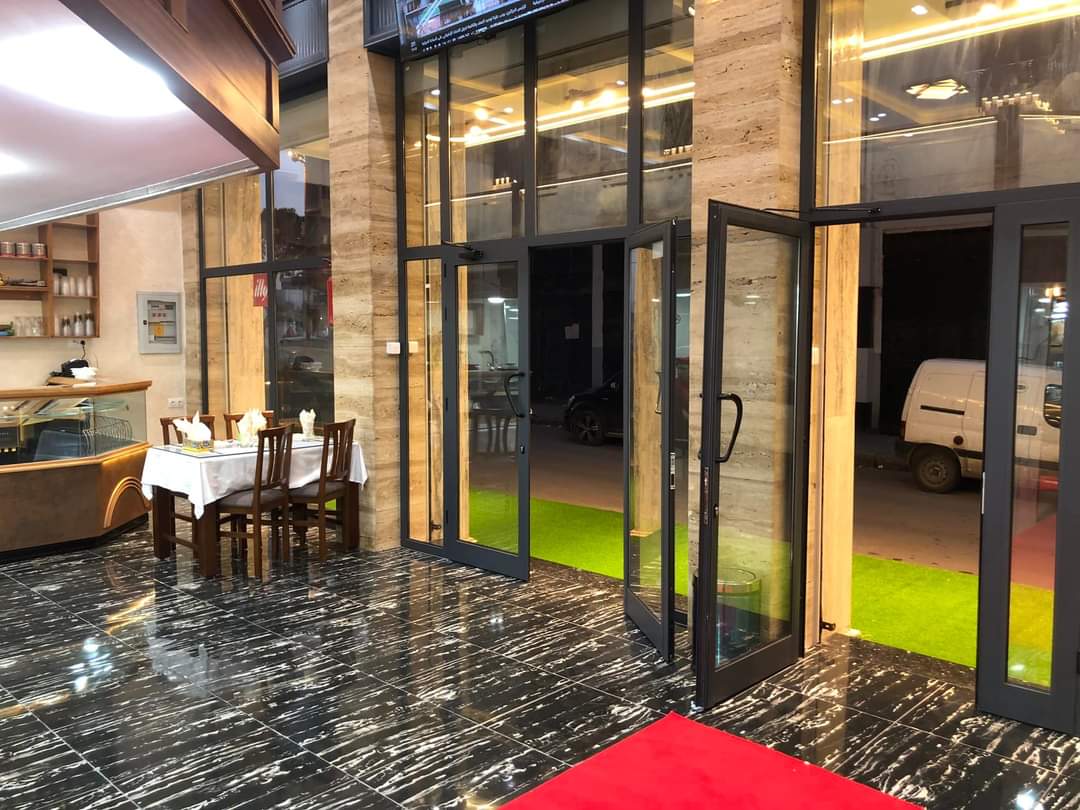 restaurant picture