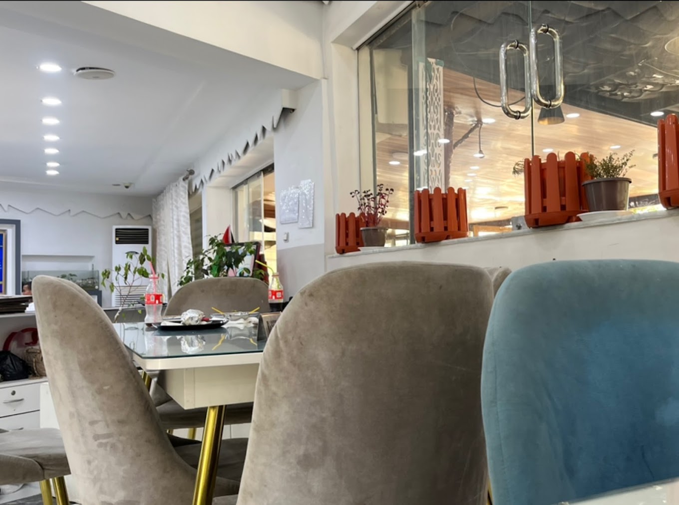 restaurant picture